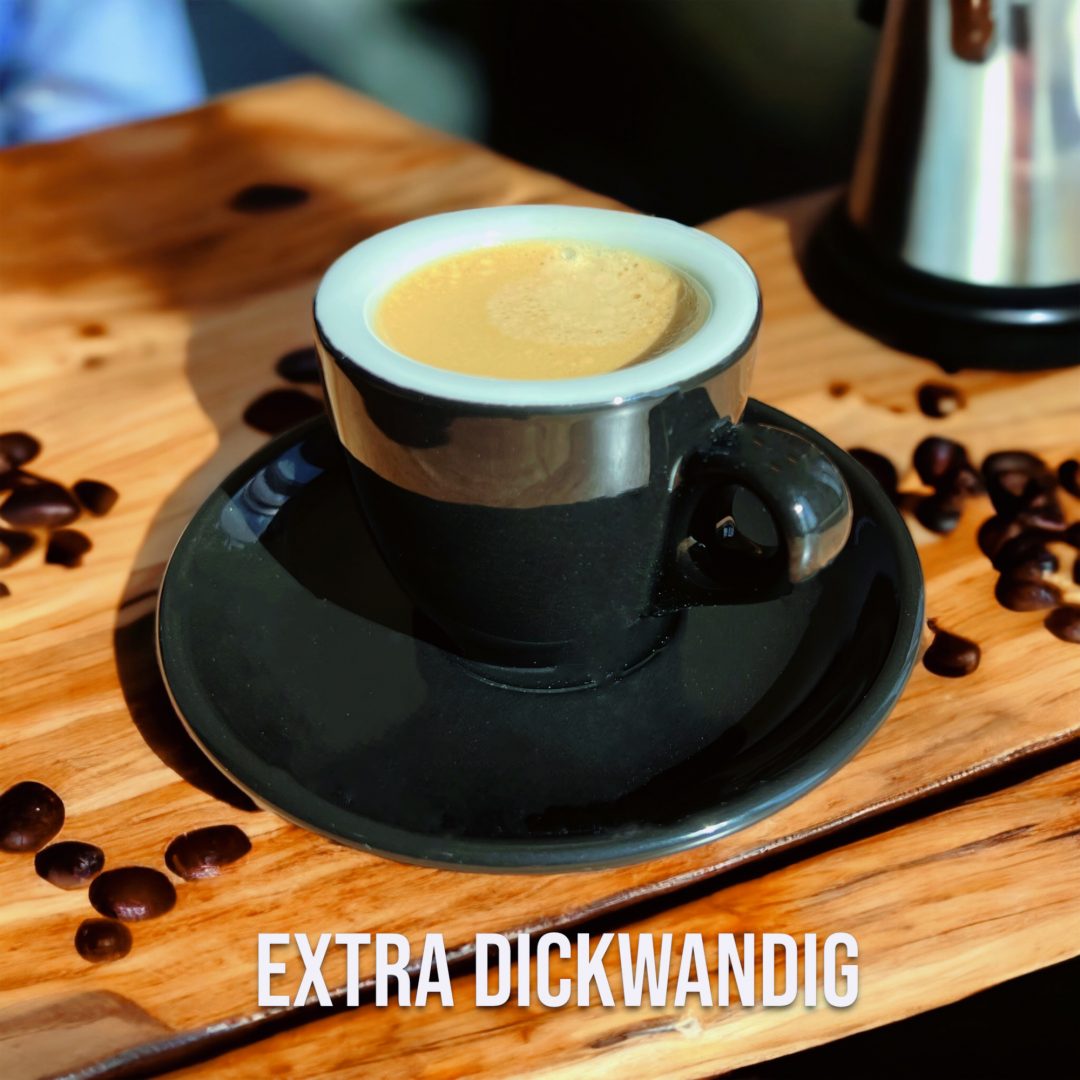 Schwarze Porzellan-Espressotasse mit extra dicken Wänden und weißem Innenraum